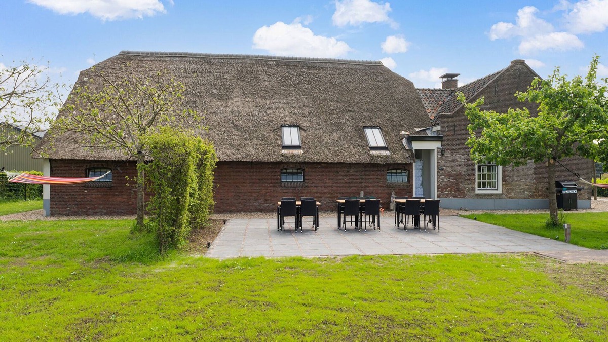 Montfoort House | Group home The Old Farmhouse with terrace in Montfoort