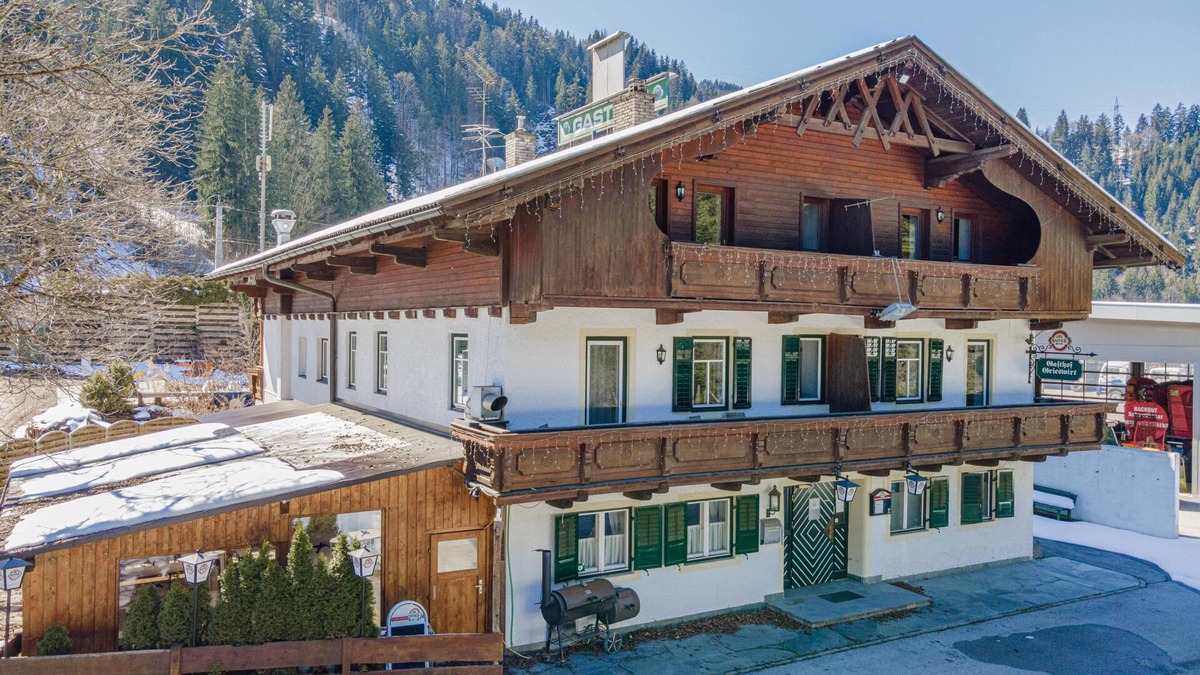 Itter House | Group home with beer garden near ski resort