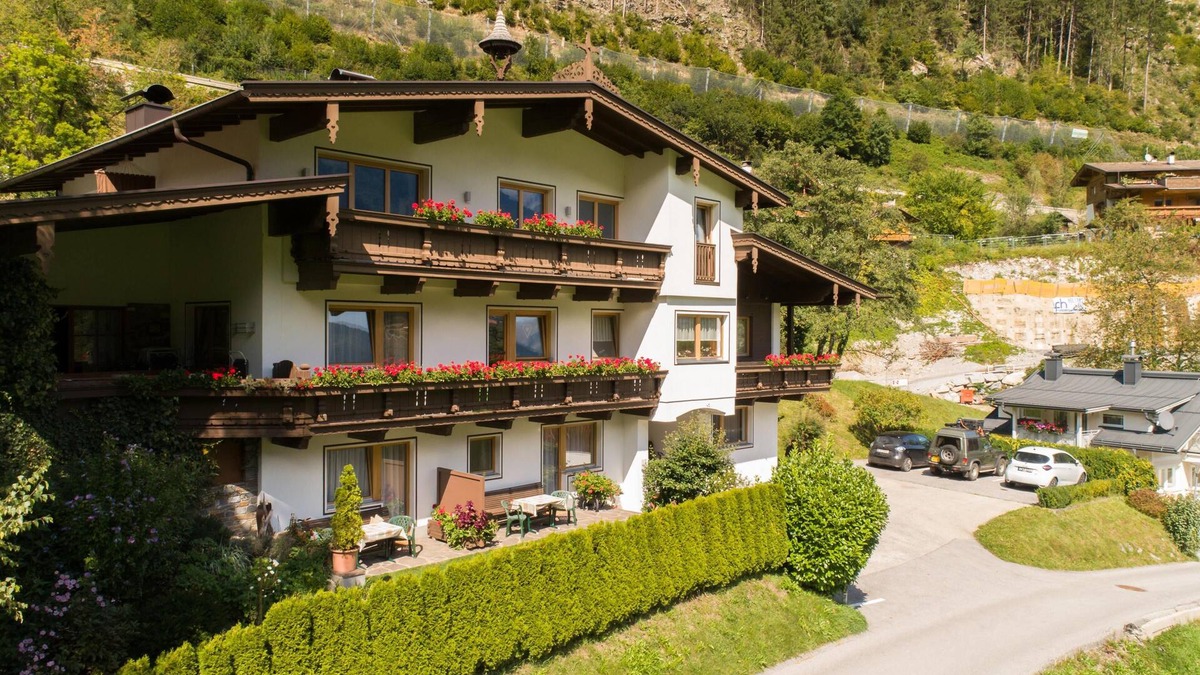 Finkenberg House | Group house with garden close to ski resort