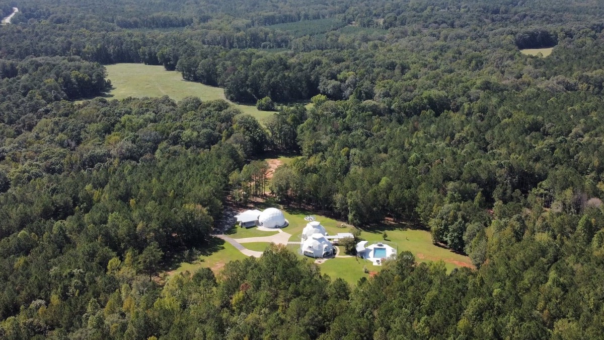 Jones County House | Group Nature Escape - Domes, Trails, & Water