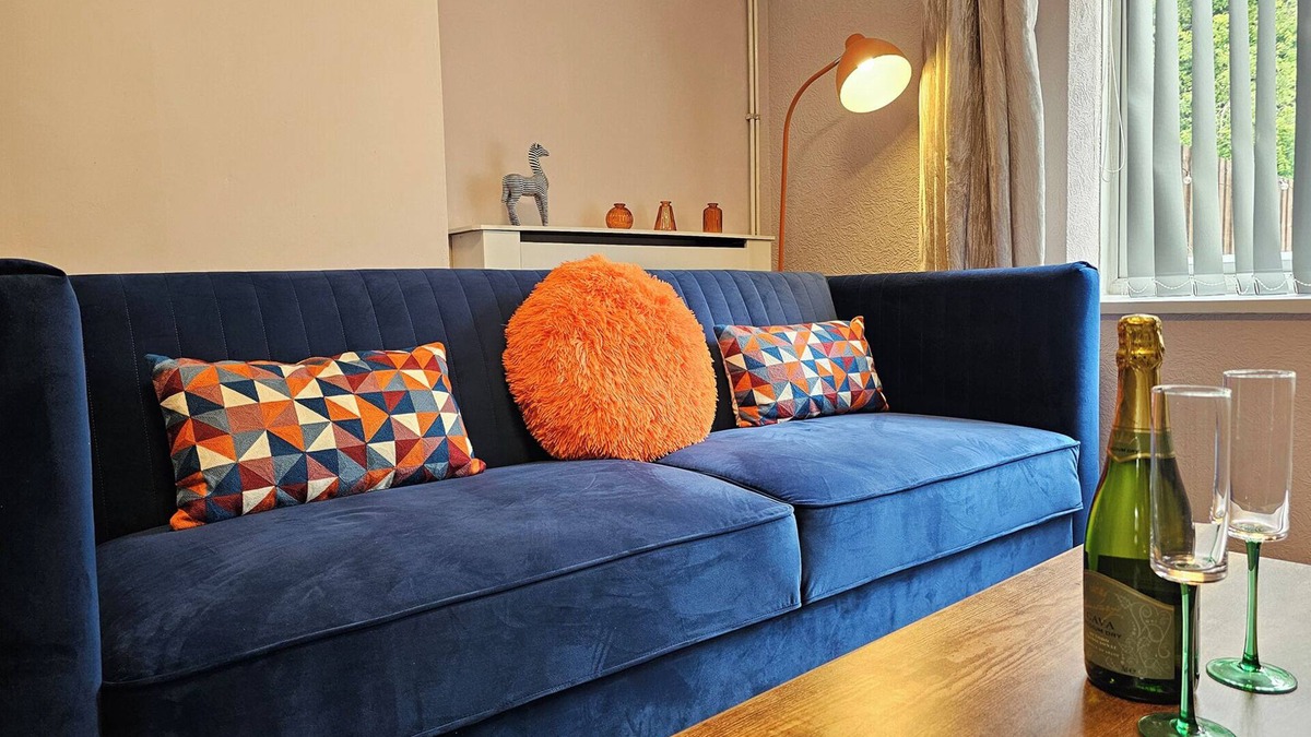 Banbury House | Group Stay with 3 Parking Spaces