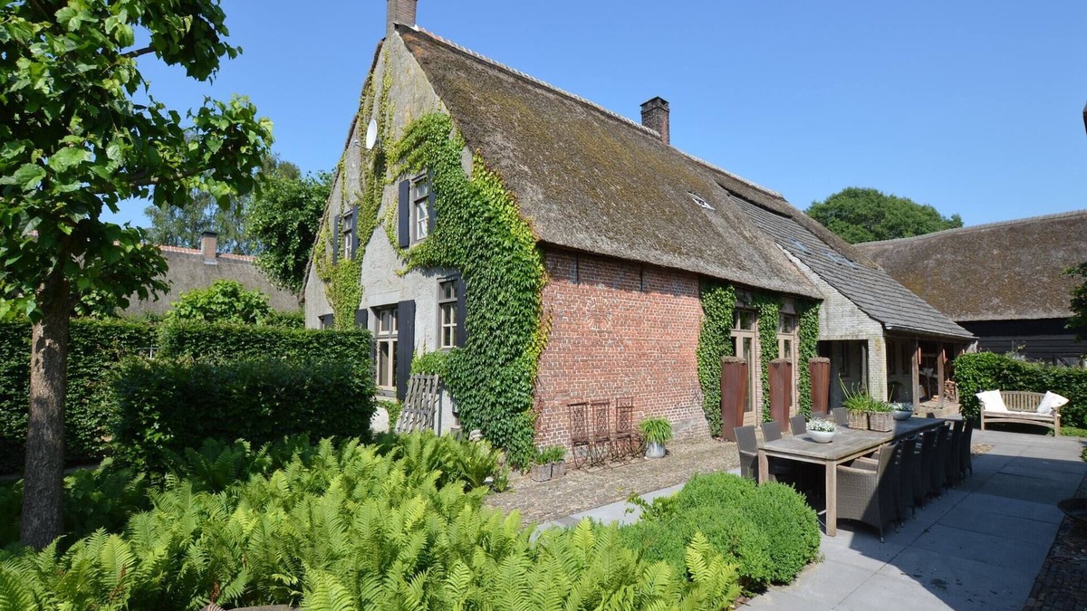 Alphen House | Group Stay with Private Pool and Sauna