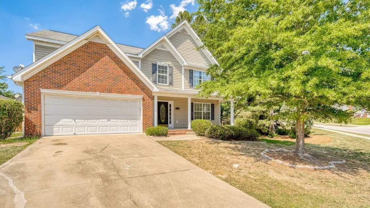 Huntcliff House | Groups, Family, Graduation, Fort Jackson, USC Downtown