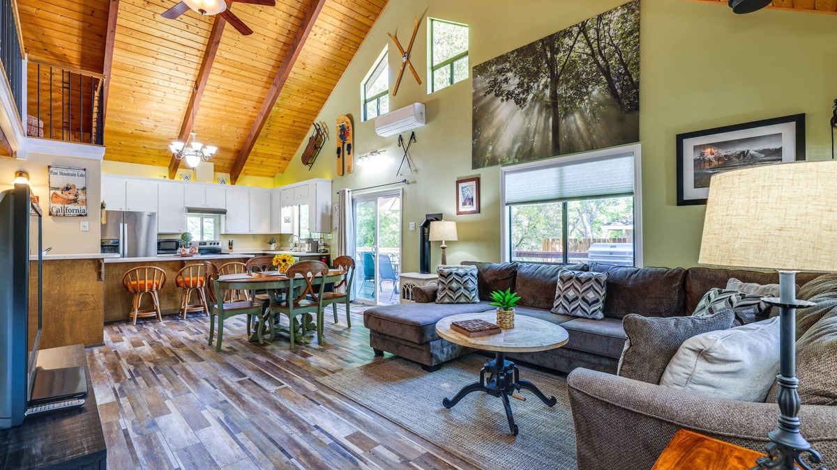 Groveland House | Groveland Home - Walk to Pine Mountain Lake!