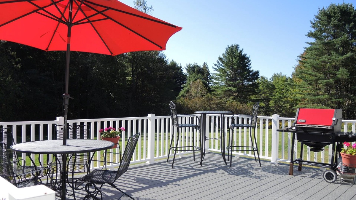 Maryland House | Groveside Quiet country setting, fire pit, ranch home w/spacious rear deck