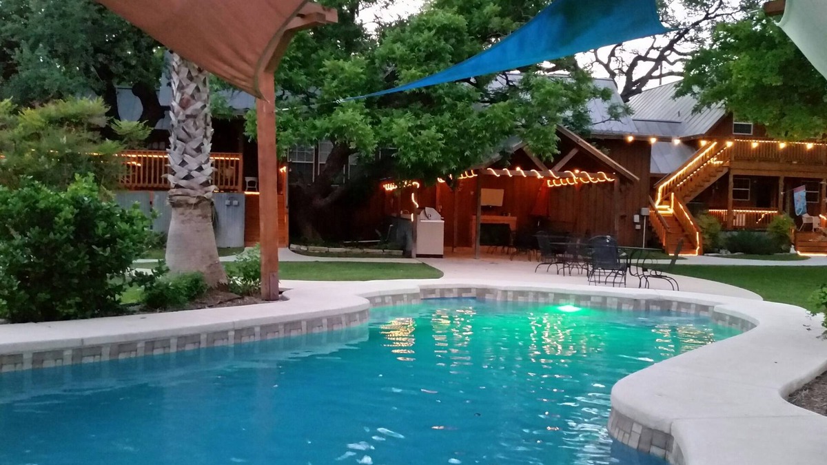 Gruene House | Gruene River Guest House - High & Dry On The River