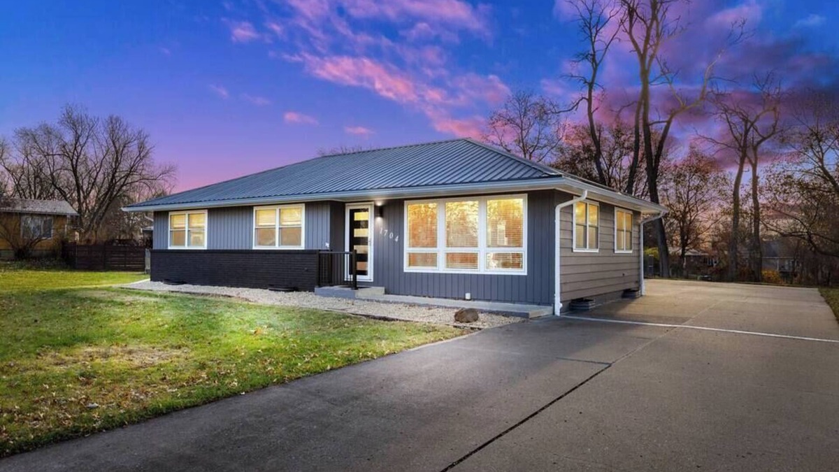 Iowa City House | G’s Home Away From Home