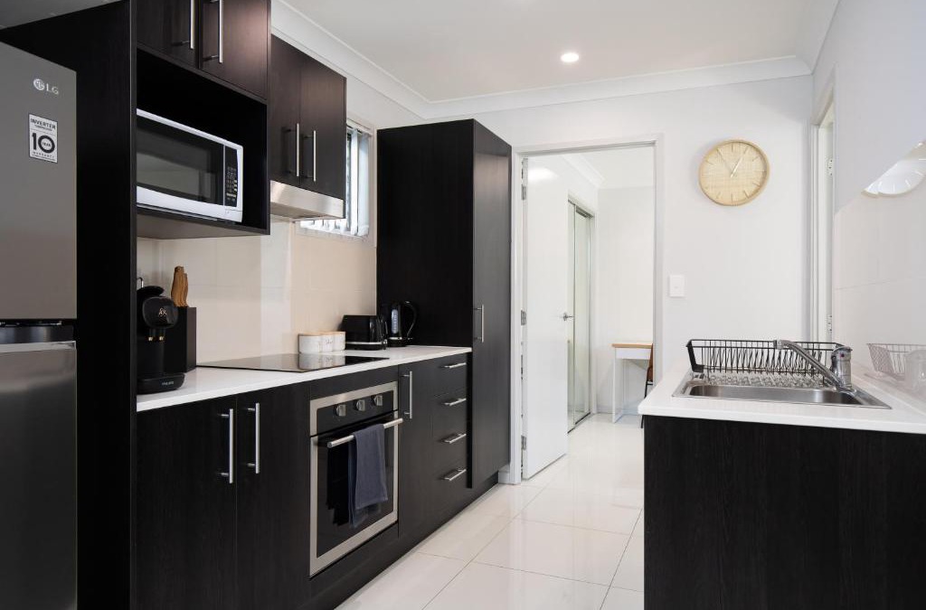 Rocklea Apartment | GST Credits! AC! Shops! Parking! Espresso! 231F1