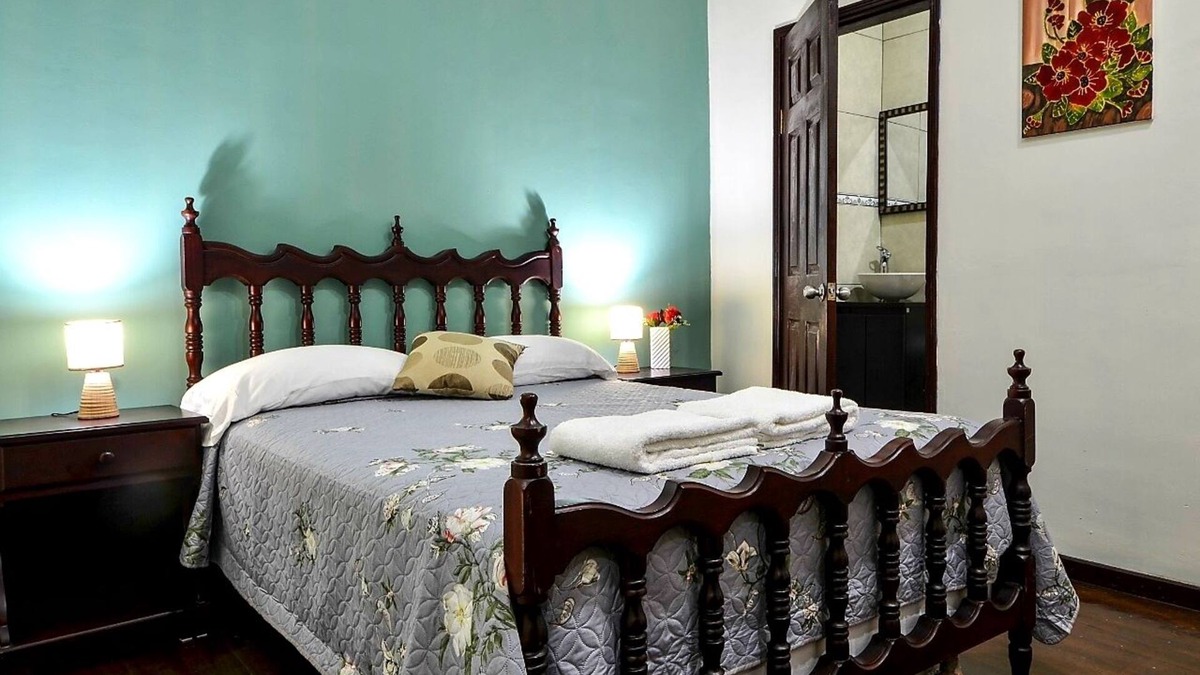 Sector 1 Nor-Oeste House | Guacamaya Room - Casa Armenta B&B