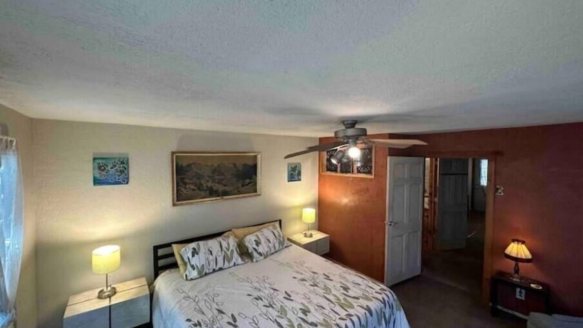 Alamedan Valley Apartment | Guadalupe Casita. 2.2 miles to Balloon park. Great views! Lovely Hot Tub.