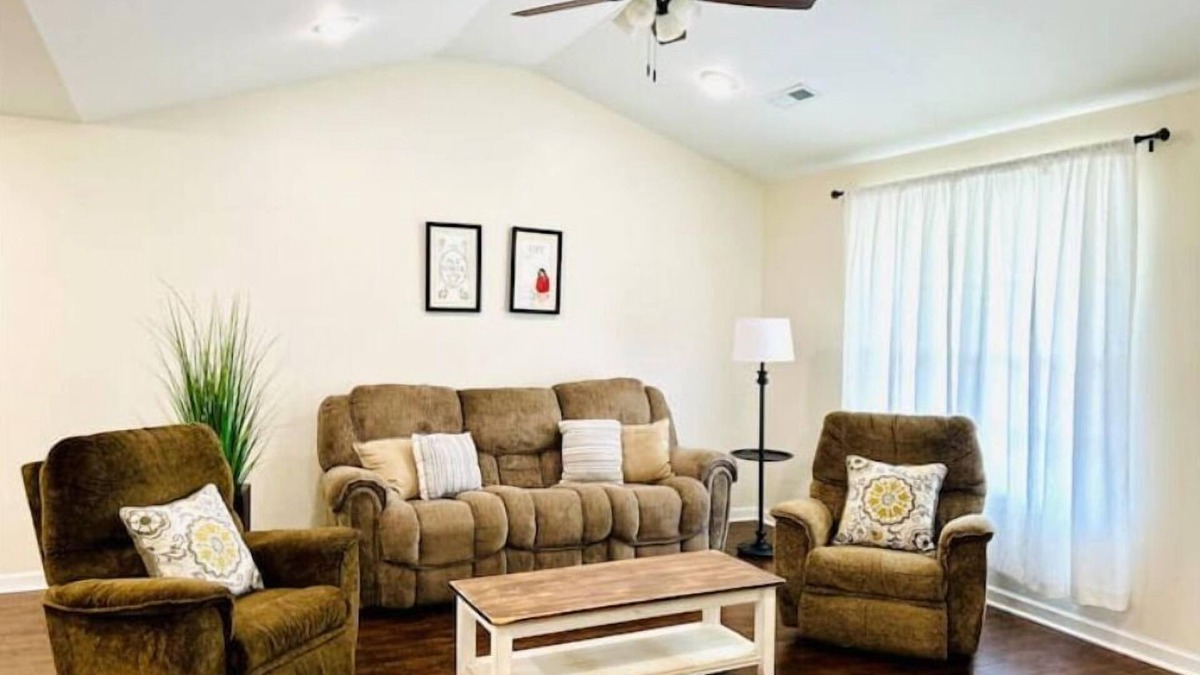 Vinemont House | Guadalupe Home, Minutes to I-65
