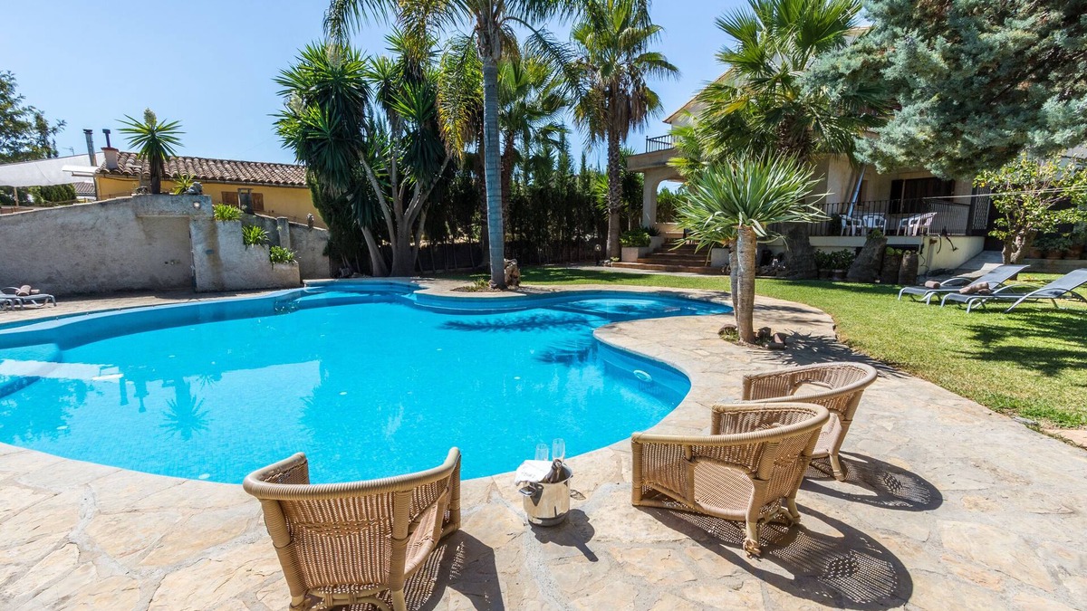 Inca Ski Chalet | Gual house with private pool