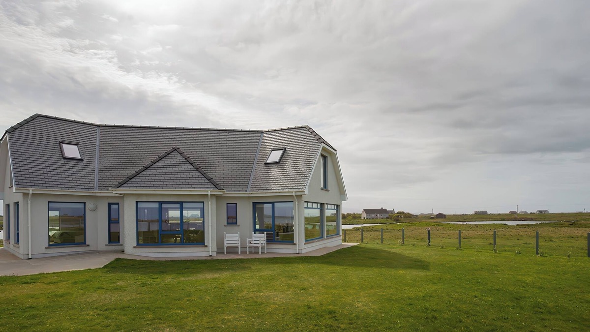 Eochar Cottage | GUALAN SANDS, pet friendly, luxury holiday cottage in Iochdar