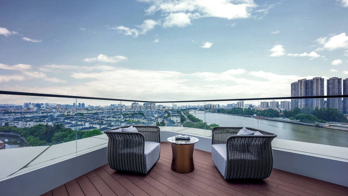 Panyu Hotel | Guangzhou Elegant International Hotel Panyu Square Metro Station Branch - Free Shuttle Bus to Canton Fair Complex During Canton Fair Period & Free Deliver Service to Guangzhou Baiyun International Airport