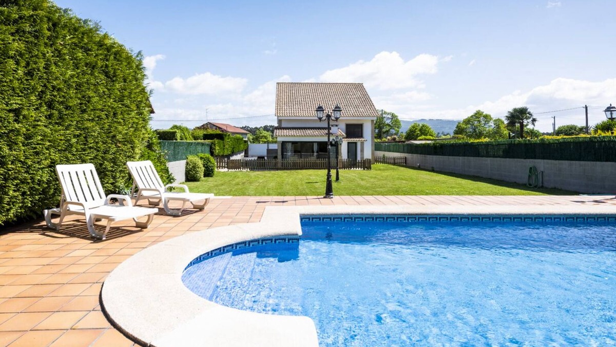 Tomino Villa | Guarda Playa - Four Bedroom Villa, Sleeps 8