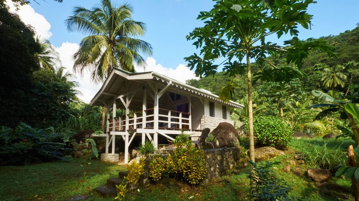 La Plaine House | Guava-Cherry riverside cottage