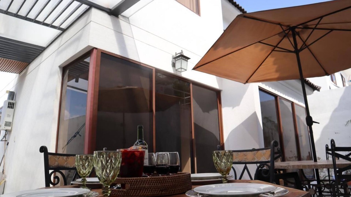 Guayaquil House | Guayaquil large commercial-tourist sector house, 40 minutes from beaches.