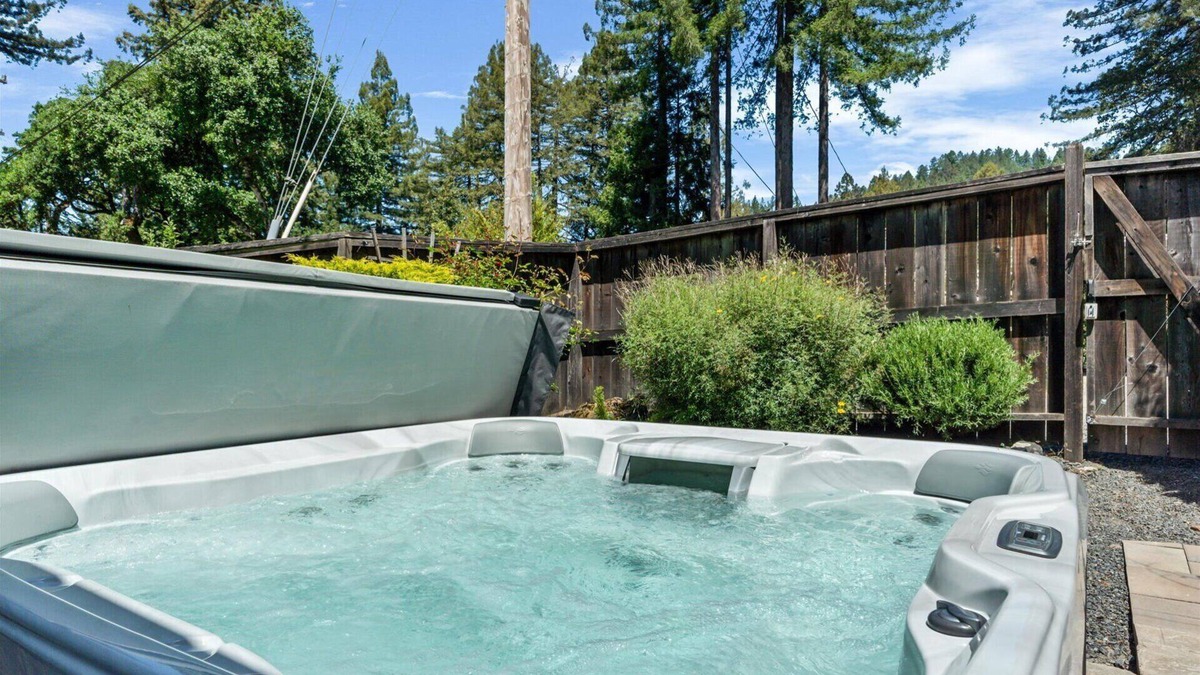 Guerneville House | Guerneville Escape:Top of Redwoods!Contemporary & Magical Vibe!lHtTb/WIFI/Pup