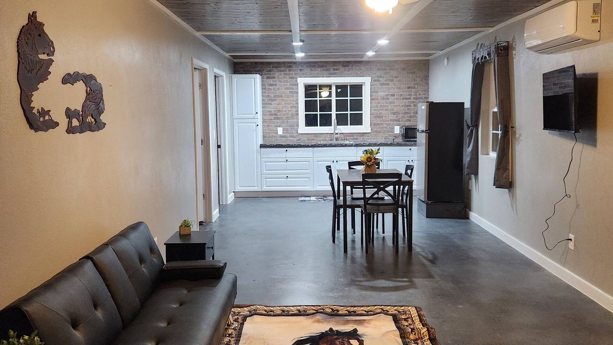 Andalusia House | Guest cabin in Beautiful Andalusia, Alabama