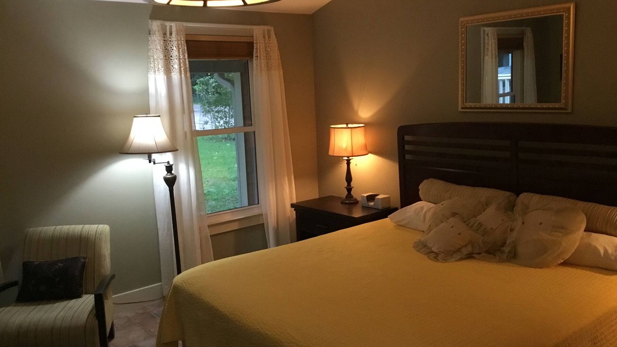 Colonial Oaks Cottage | Guest Cottage At Permaculture Homestead