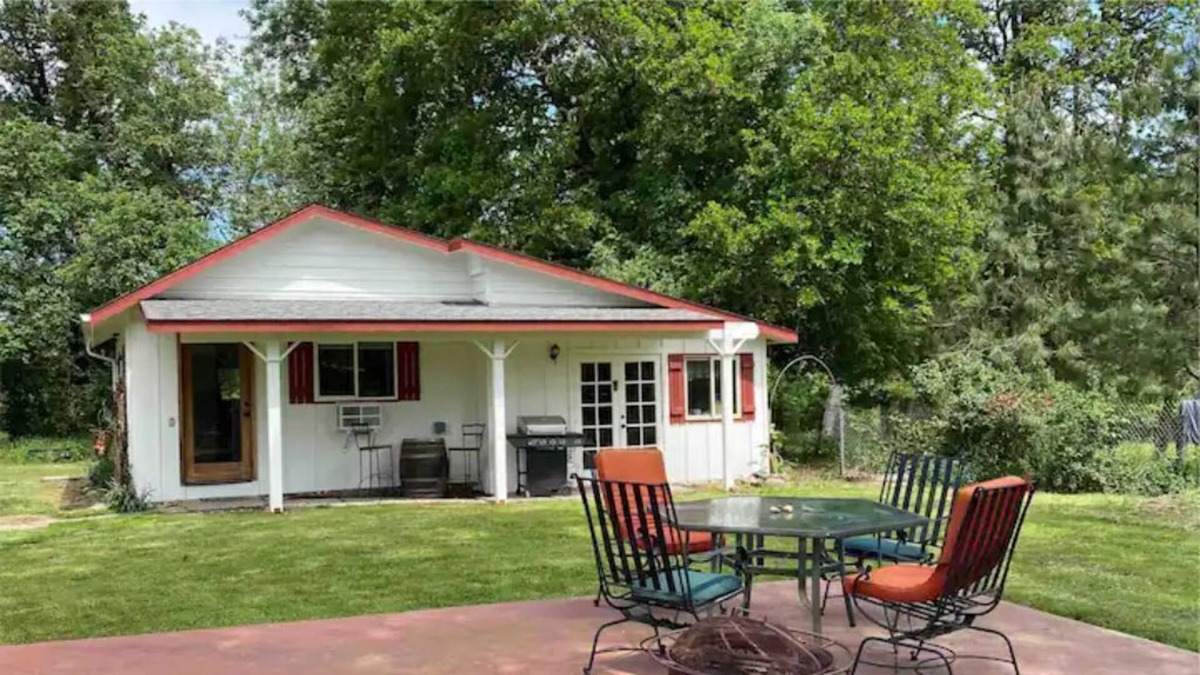 Roseburg Cottage | Guest Cottage in Umpqua Valley Wine Country
