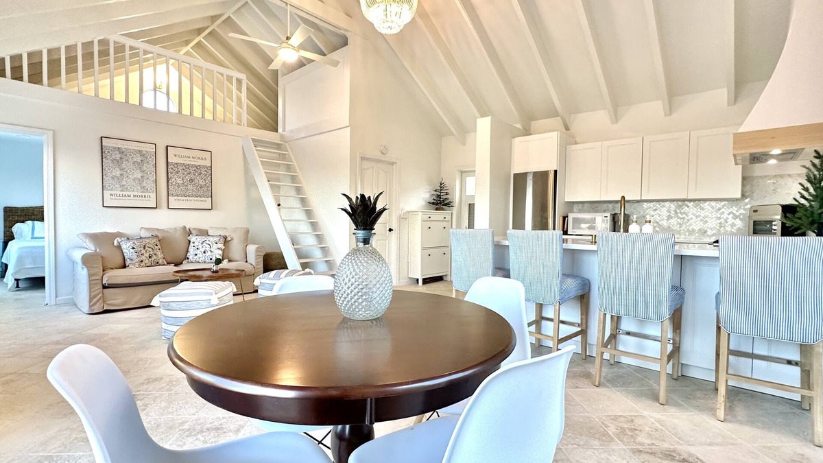 Testman Cottage | Guest Cottage in Beach Community near golf, marina and tennis.