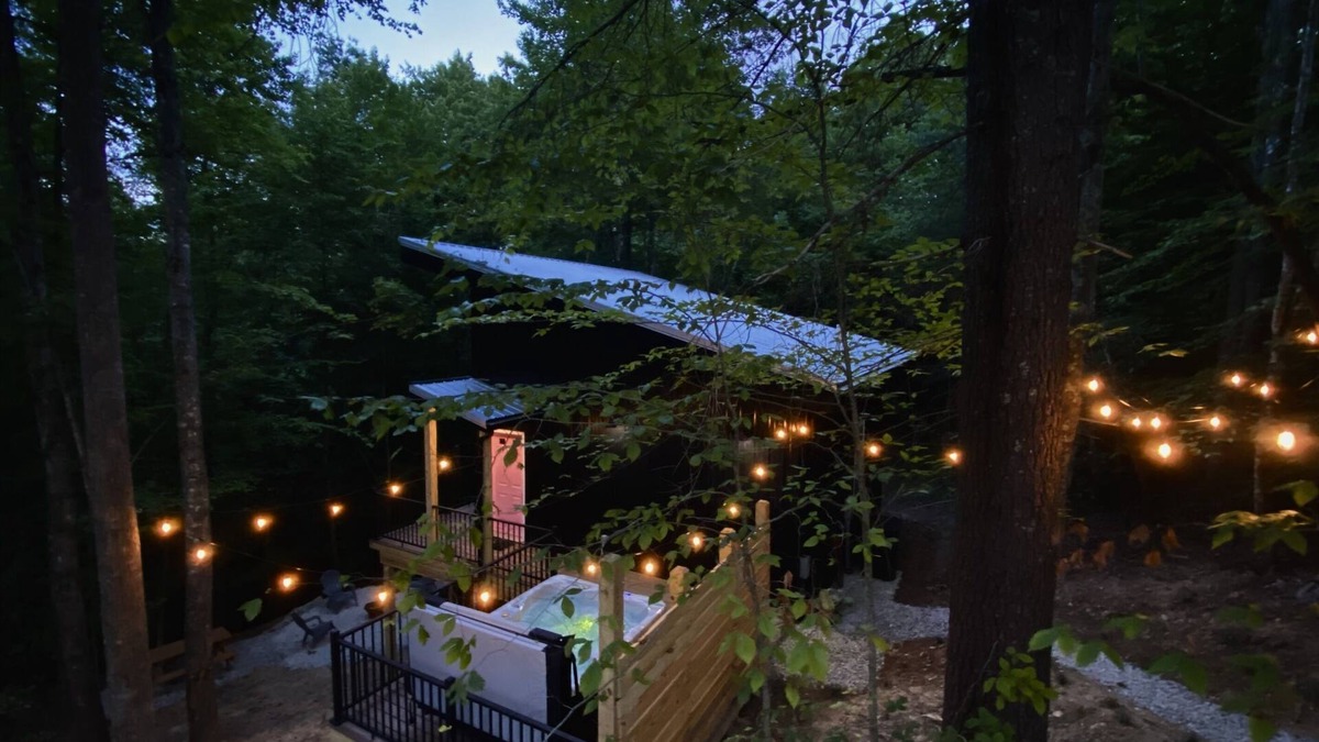 Rogers House | Guest Favorite | Forest Retreat | Hot Tub