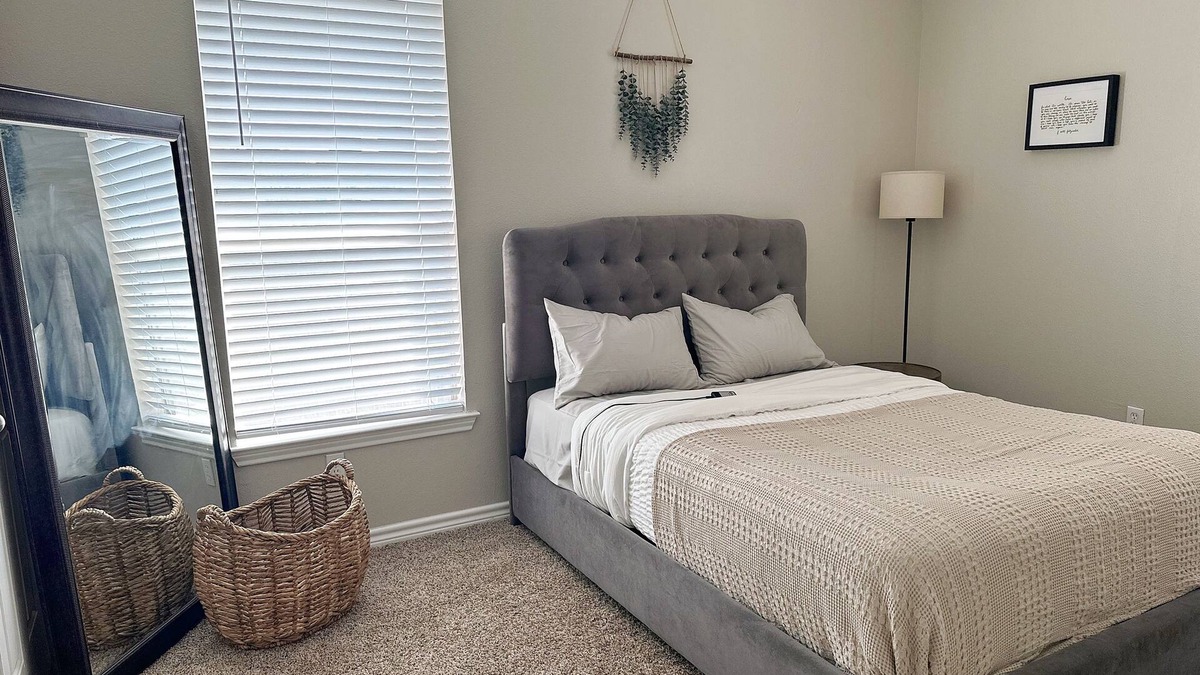 Vance Jackson Apartment | Guest Favorite - Medical area - 10 minutes from Downtown