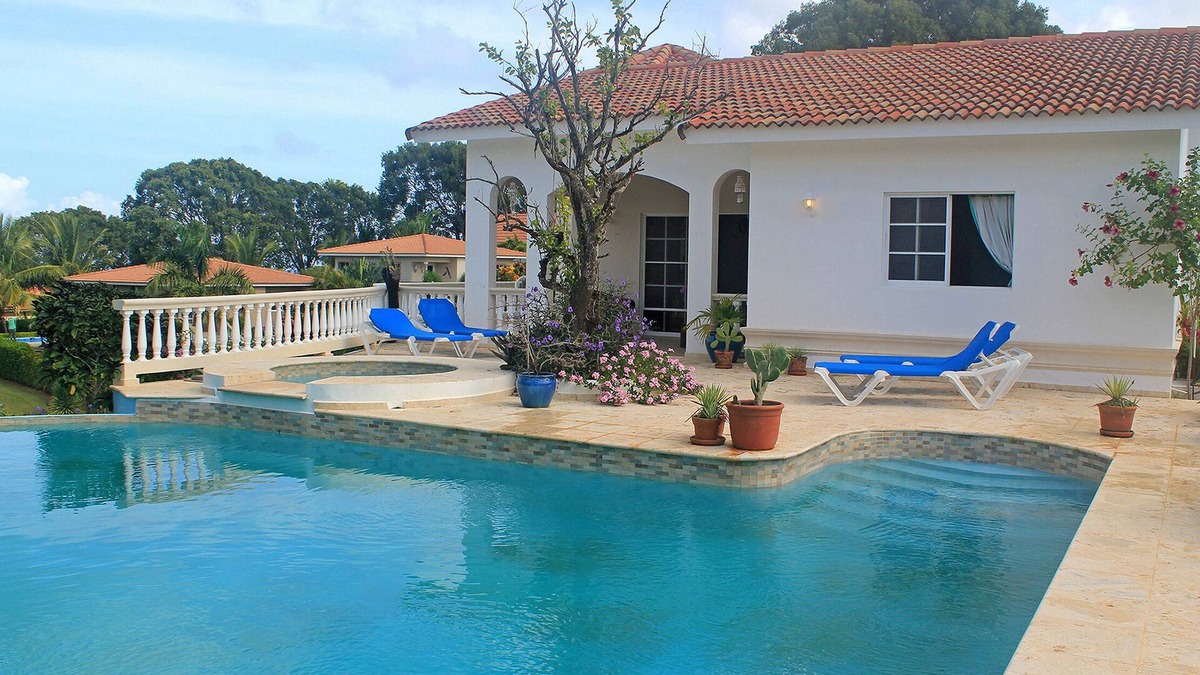 Urbanizacion Tavarez Villa | Guest-friendly 10BD complex steps from beaches/bars/restaurants/shops
