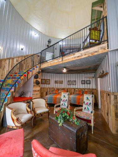 Mount Sterling Bed & Breakfast | Guest Grain Bin Foghorn Leghorn sleeps 8