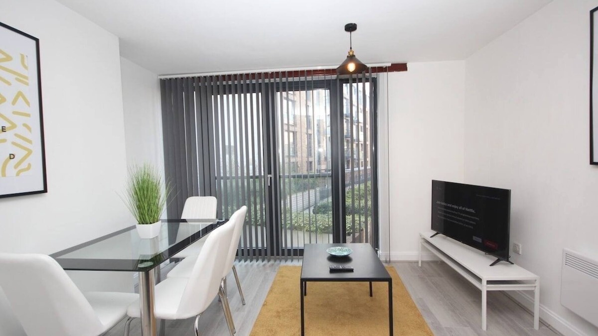Theatreland Birmingham Apartment | Guest Homes | Southside Apartment