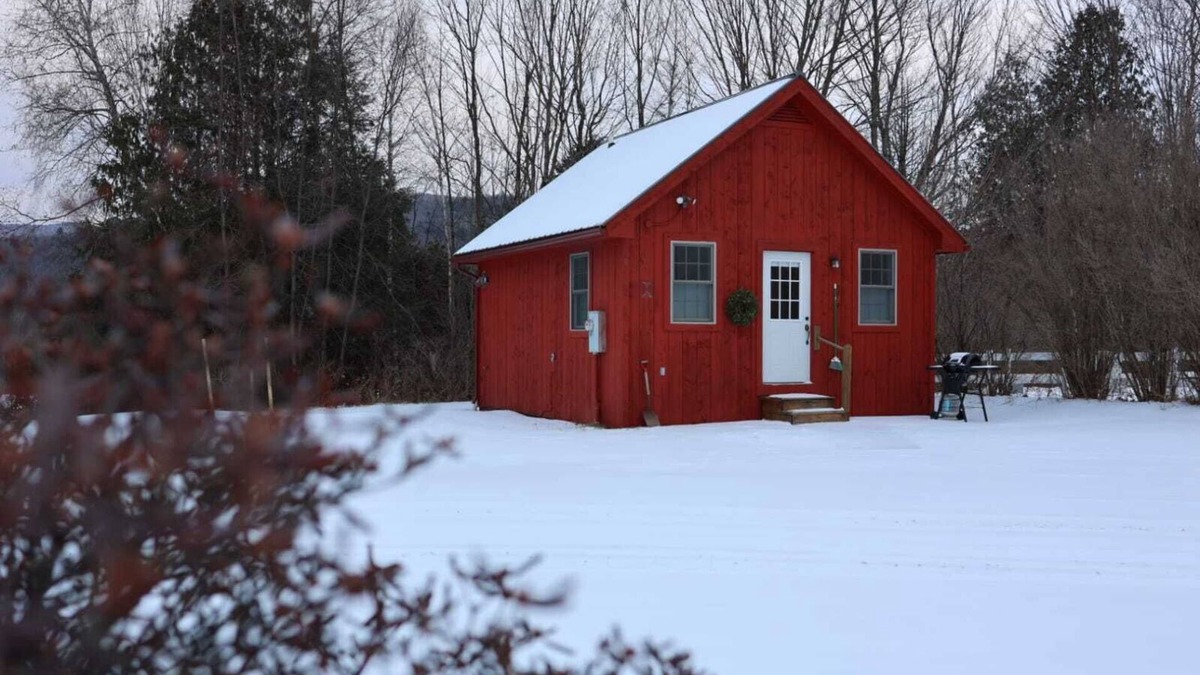 Jeffersonville Cottage | Guest House 10 Min to Smugglers!