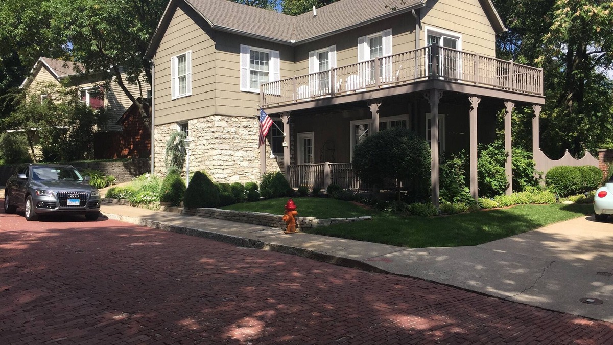 Alton House | Guest House 632 Summit Street