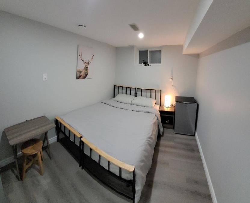 Bayview Woods - Steeles House | Guest House Basement - Master Bedrooms in Bayview Village