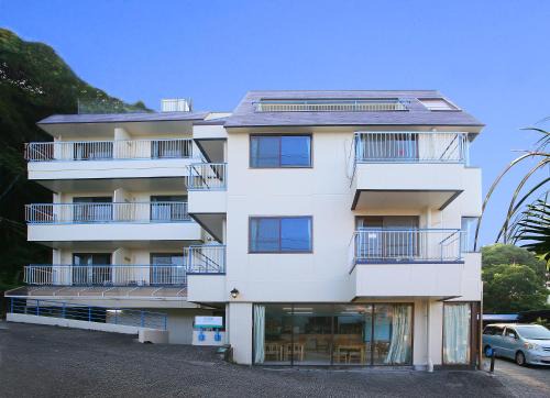 Shirahama Bed & Breakfast | Guest House Bigfisher Club