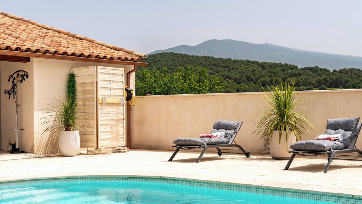 Crillon-le-Brave Apartment | Guest House 'Chambre De La Reine' with Mountain View, Wi-Fi and Air Conditioning