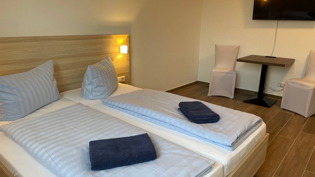 Pasewalk Apartment | Guest house double room 205 - Lokschuppen Pasewalk- Guest houses with double rooms, single rooms and