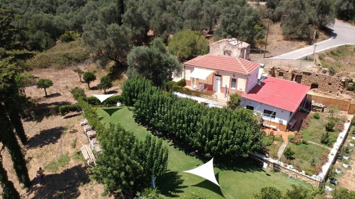 Dhris House | Guest house Dramountana both apartments