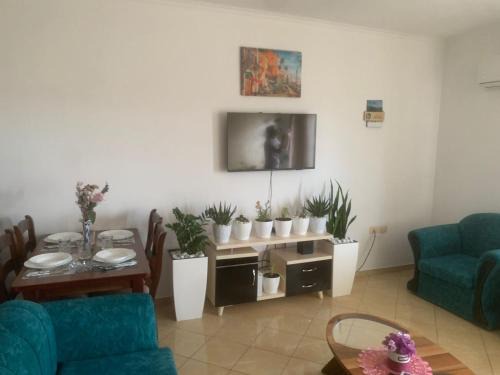 Mbrostar-Urë Apartment | Guest House Fier