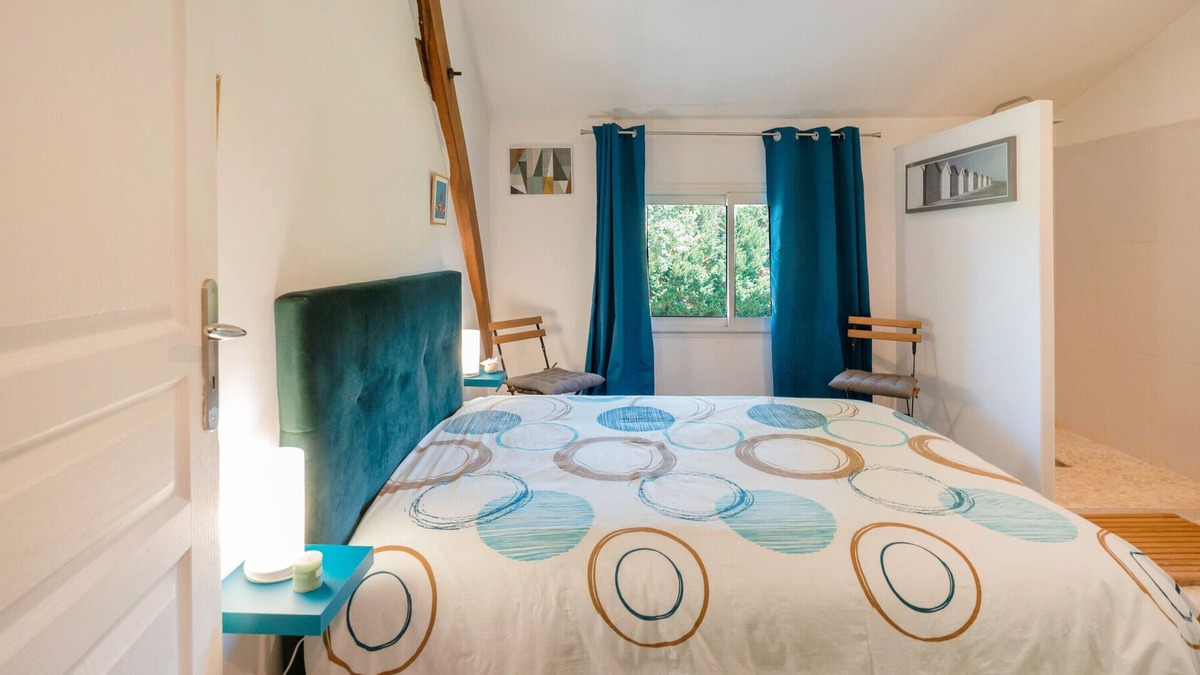 Mauleon-d'Armagnac Bed & Breakfast | Guest House 'Chene' with Shared Terrace, Wi-Fi and Air Conditioning