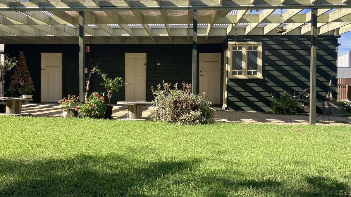 Dungog Cottage | Guest House - Heart of Dungog CBD with a fabulous view