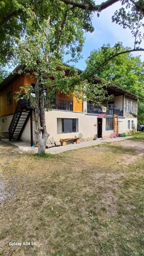 Vedzebi House | Guest House Iaraji