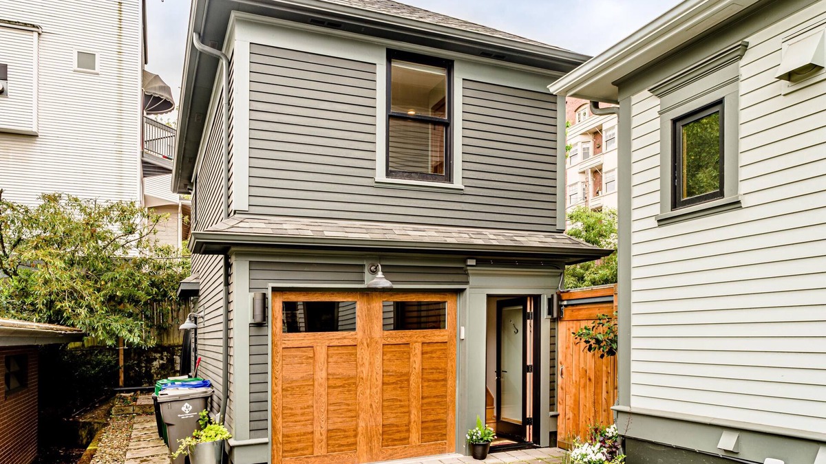Alphabet Historic District House | Guest House in the Heart of the Alphabet District- Monthly rental only