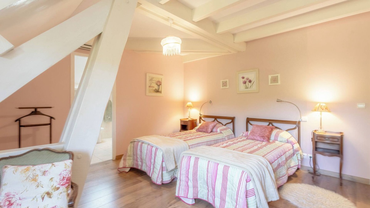 Habas House | Guest House 'Jardin' with Shared Pool, Wi-Fi and Air Conditioning