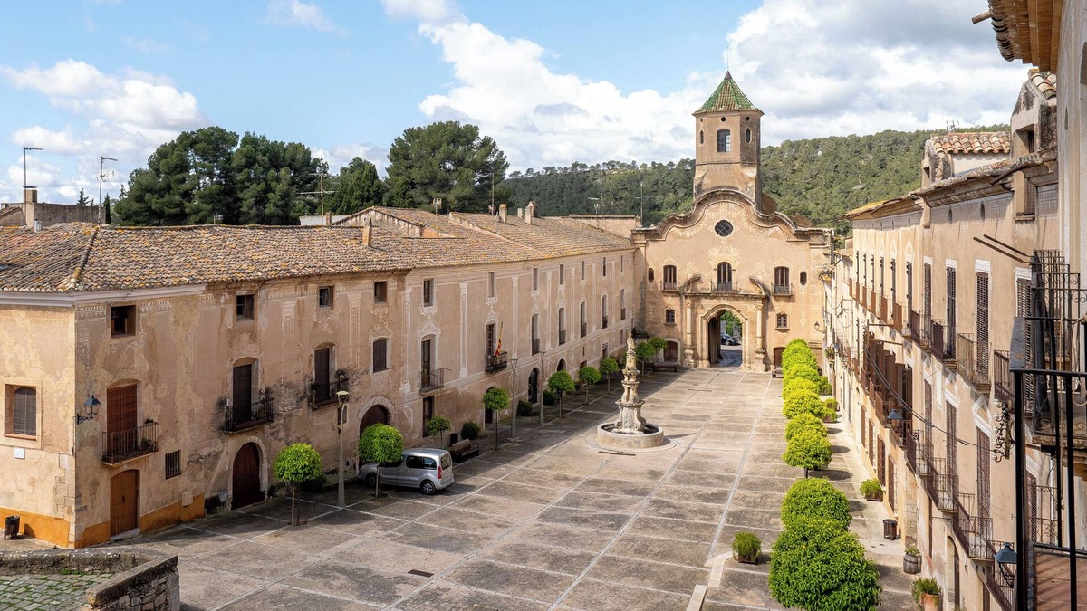Santes Creus House | Guest House 'L'Abadia De Santes Creus' with Mountain View, Private Pool and Wi-Fi