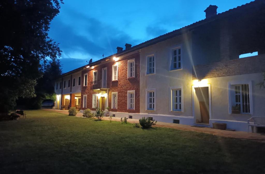 Tigliole Apartment | Guest House La Carolina