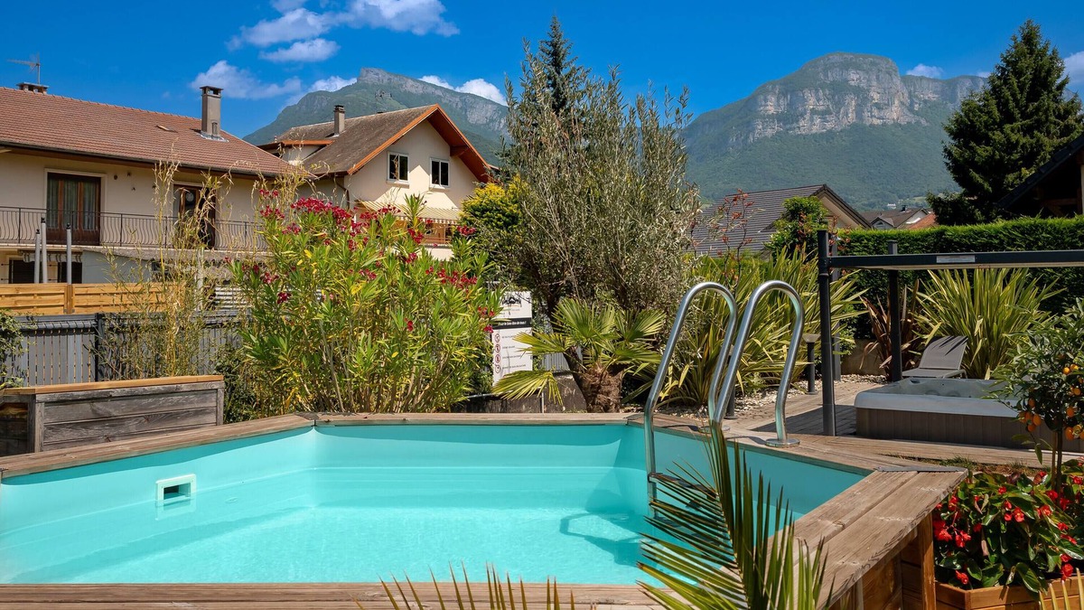 Barberaz Apartment | Guest House 'La Suite Des Sommets' with Shared Pool, Shared Terrace and Air Conditioning