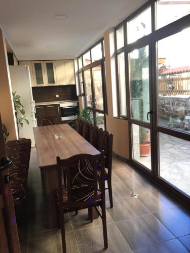 Teteven House | Guest House Lori