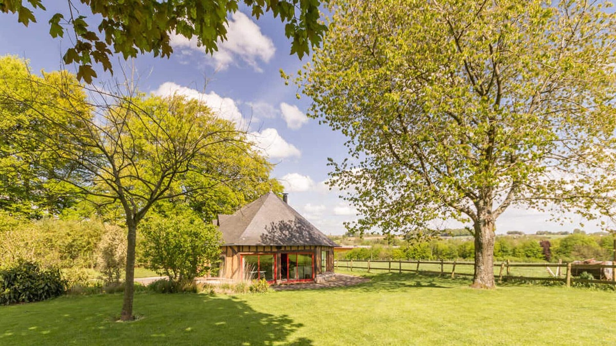 Mirville House | Guest house Mirville, 2 bedrooms, sleeps 4