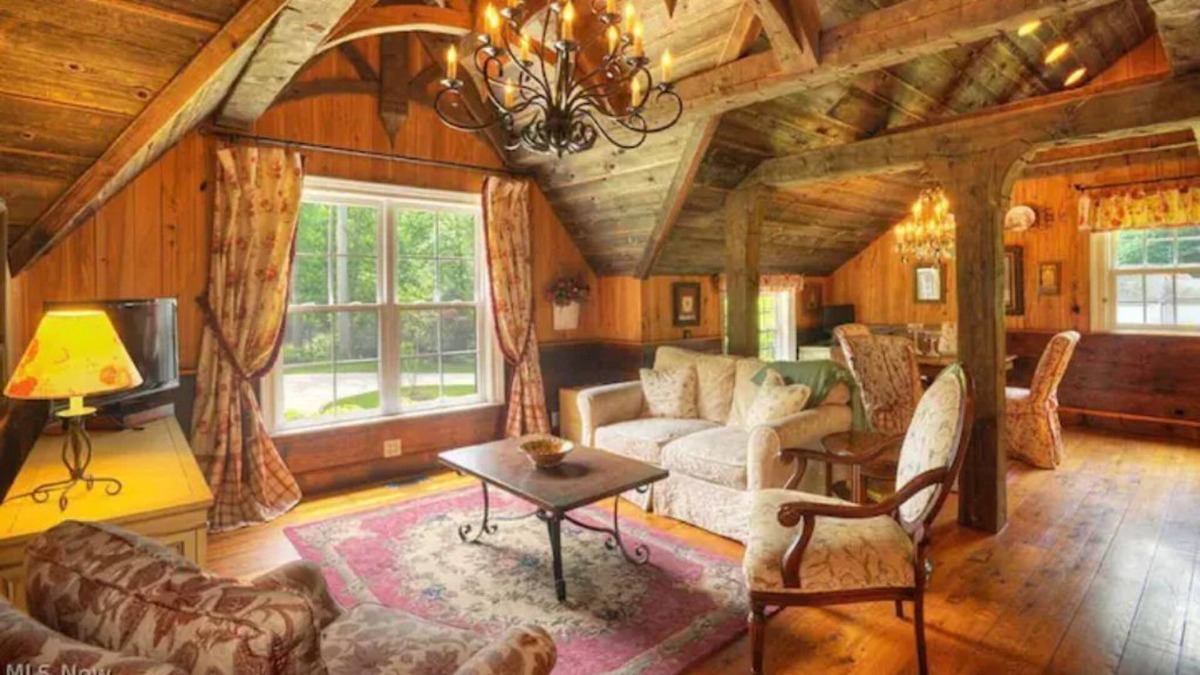 Olmsted Falls House | Guest house on a Riverfront Estate
